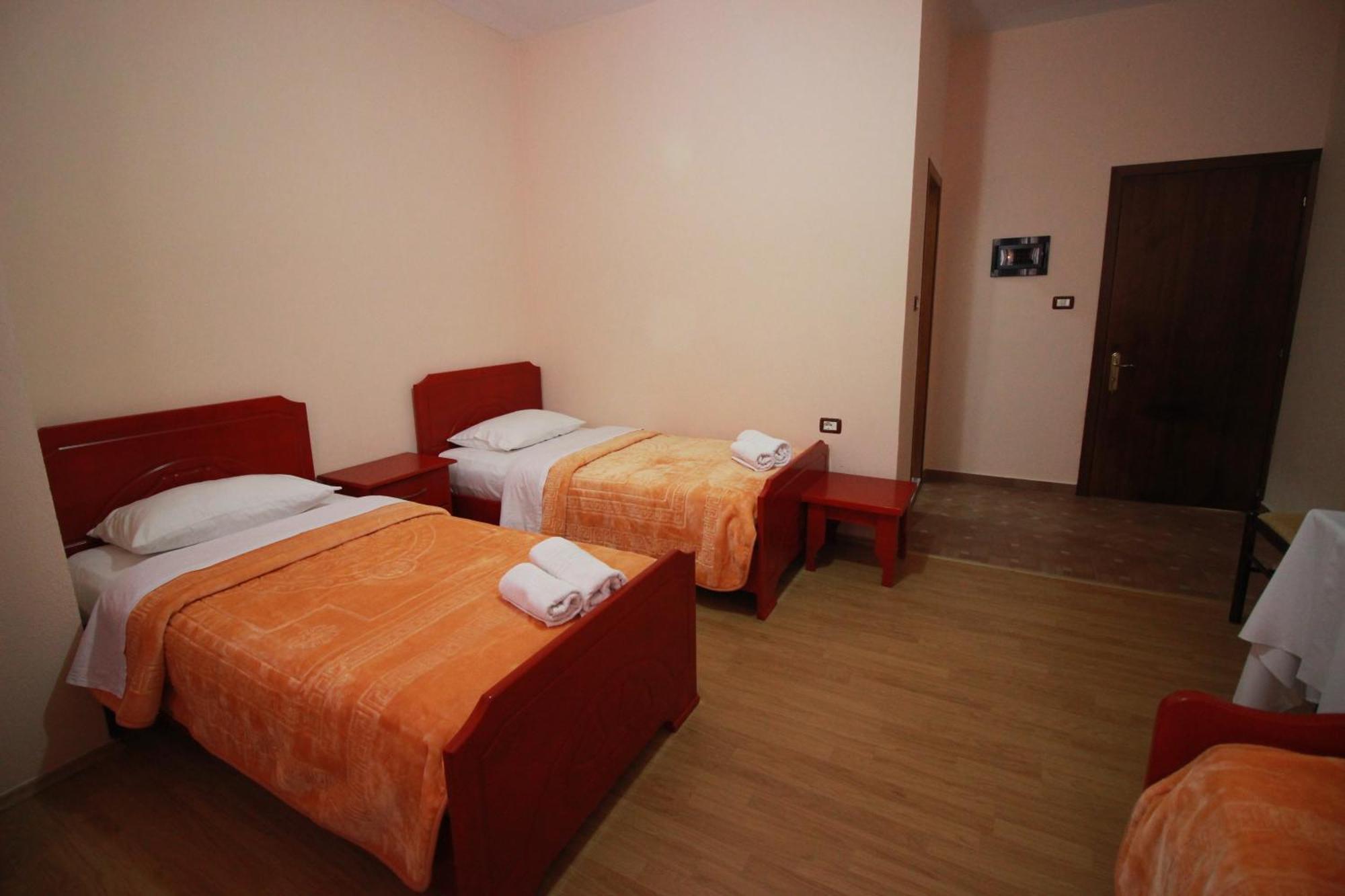 Hotel Restorant Viktoria 3*